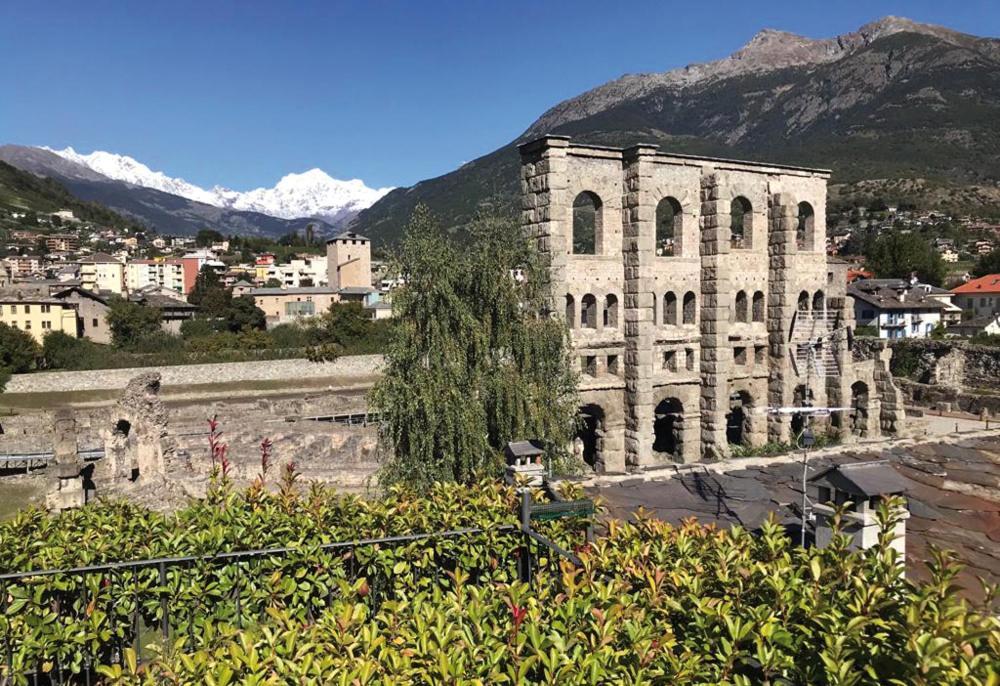 Hotel Maison Du Passage Aosta Esterno foto